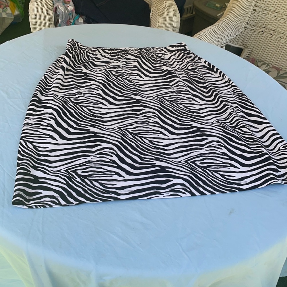 NWT black and white zebra skirt